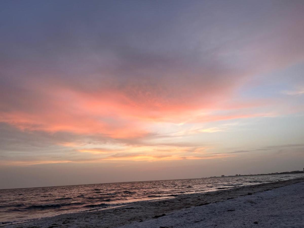 Always Summer On A White Sandy Beach Aparthotel Fort Myers Beach Buitenkant foto