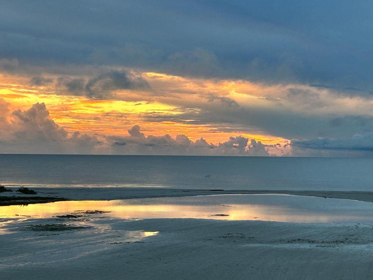 Always Summer On A White Sandy Beach Aparthotel Fort Myers Beach Buitenkant foto