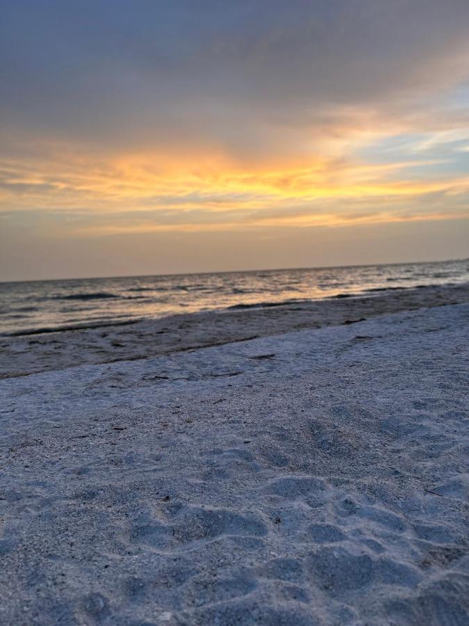 Always Summer On A White Sandy Beach Aparthotel Fort Myers Beach Buitenkant foto